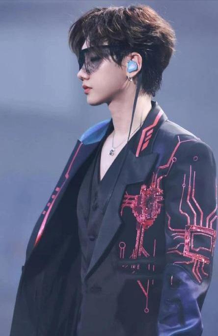 黑暗爆料在线观看免费高清 汪苏泷与张碧晨